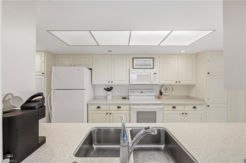 11 Bluebill Ave 404, Naples, FL 34108-35