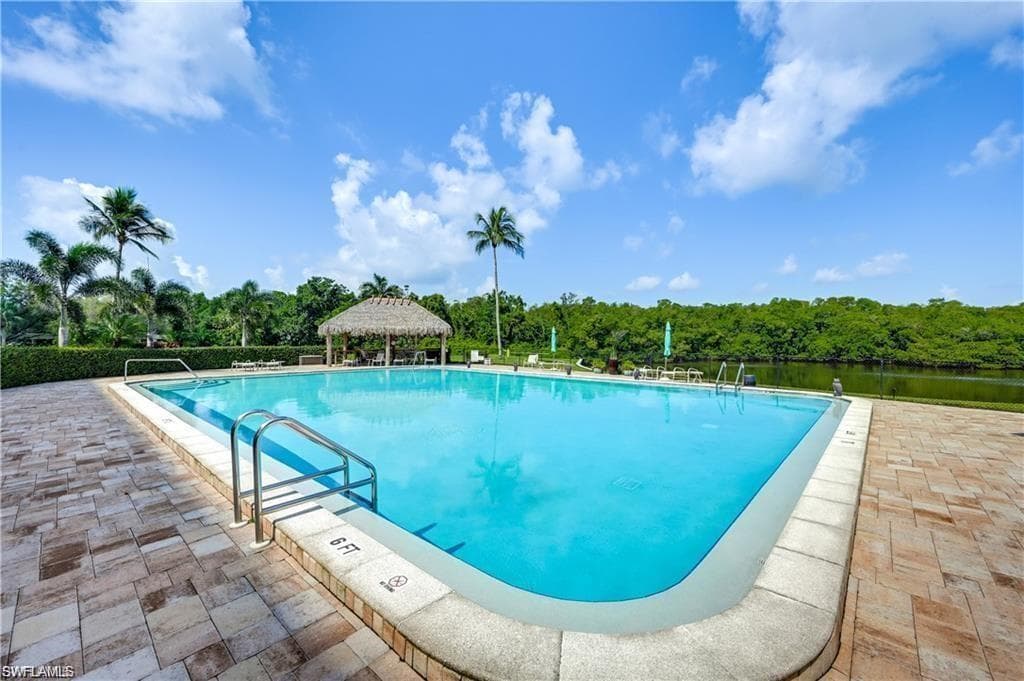 11 Bluebill Ave 404, Naples, FL 34108-38