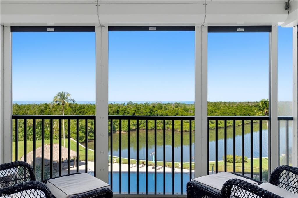 11 Bluebill Ave 404, Naples, FL 34108-3