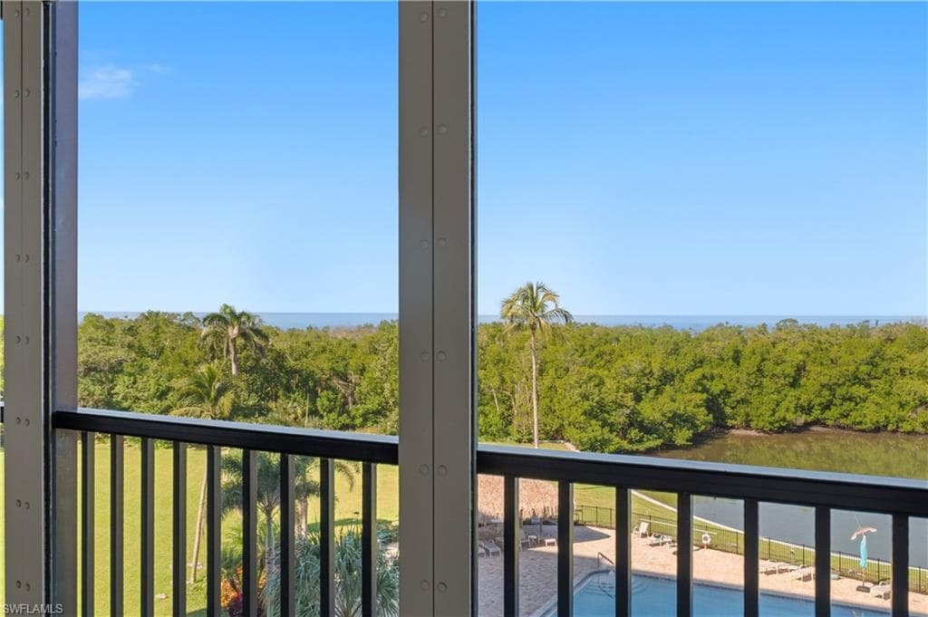 11 Bluebill Ave 404, Naples, FL 34108-4