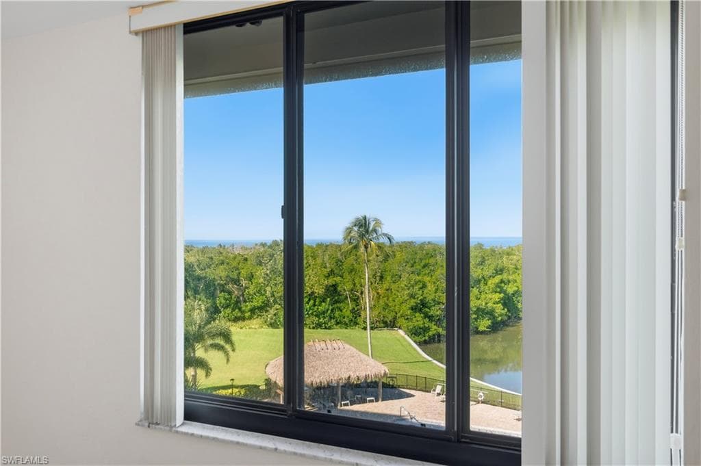 11 Bluebill Ave 404, Naples, FL 34108-6