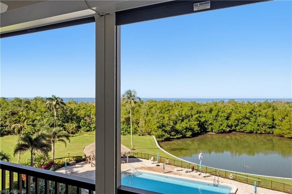 11 Bluebill Ave 404, Naples, FL 34108-7