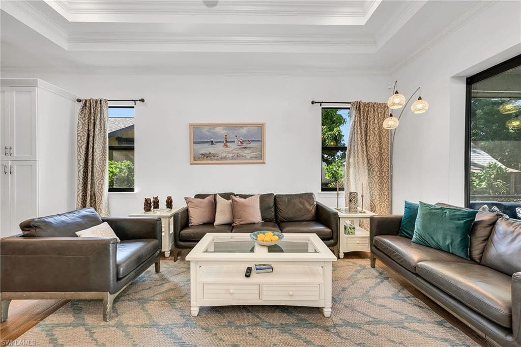 833 109th Ave N, Naples, FL 34108-8