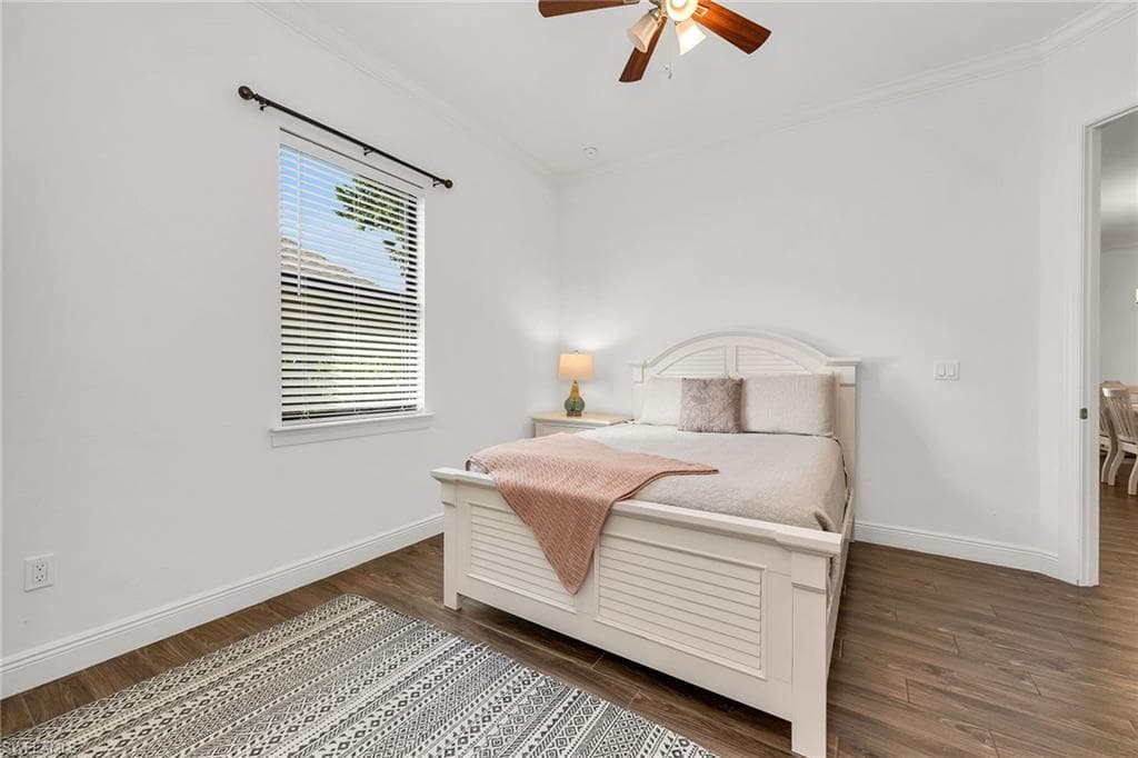 833 109th Ave N, Naples, FL 34108-24