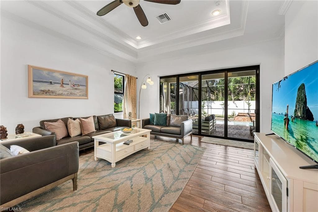 833 109th Ave N, Naples, FL 34108-4