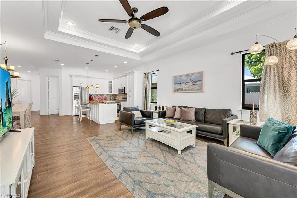 833 109th Ave N, Naples, FL 34108-5