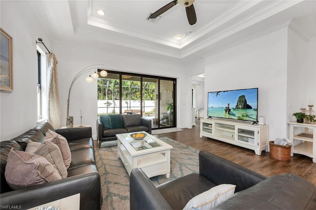 833 109th Ave N, Naples, FL 34108-6