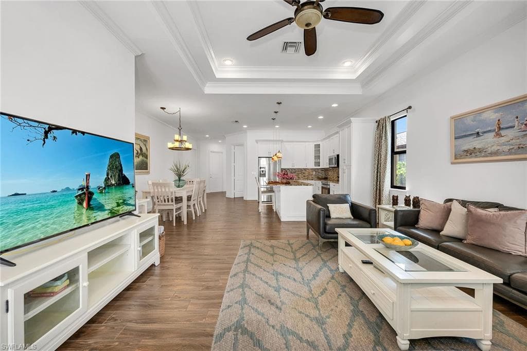 833 109th Ave N, Naples, FL 34108-7