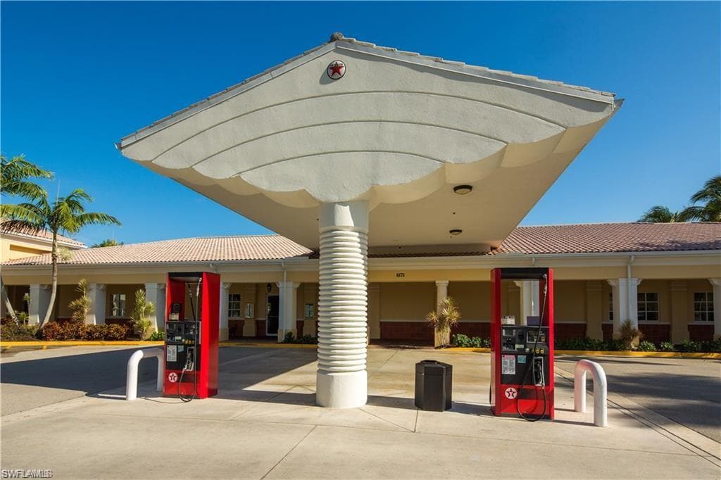 2918 Gilford Way, Naples, FL 34119-47