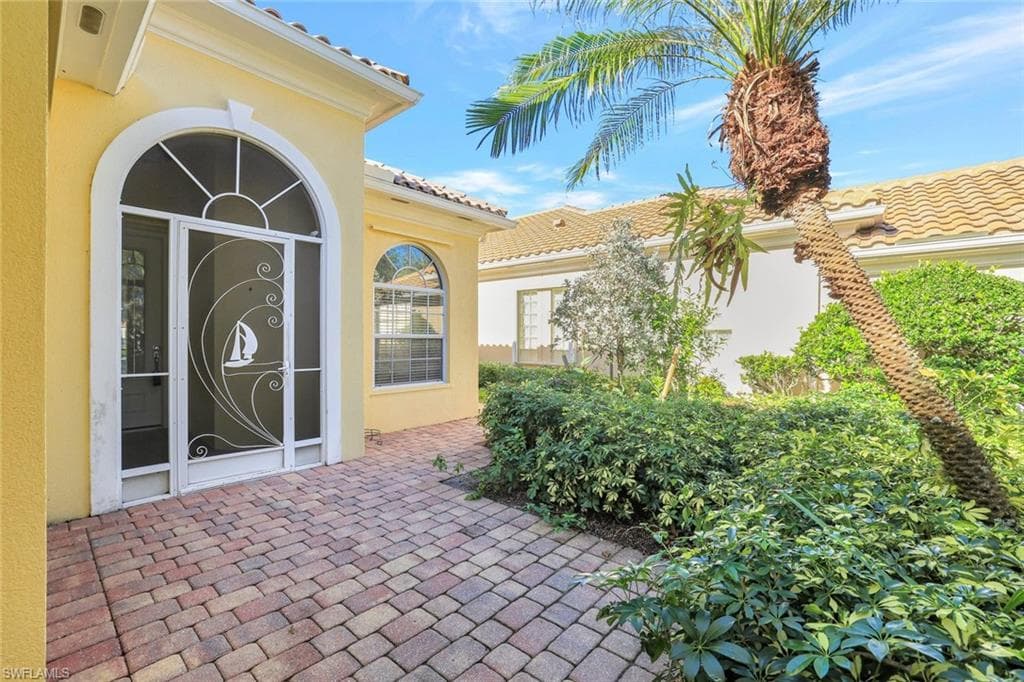 2918 Gilford Way, Naples, FL 34119-5