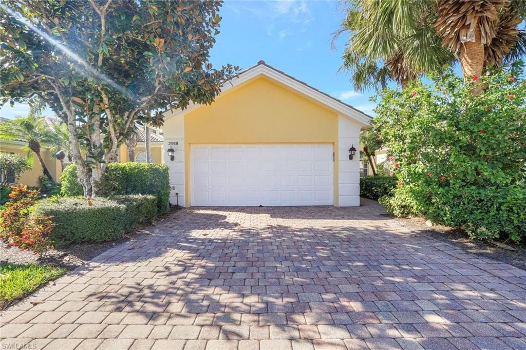 2918 Gilford Way, Naples, FL 34119-6