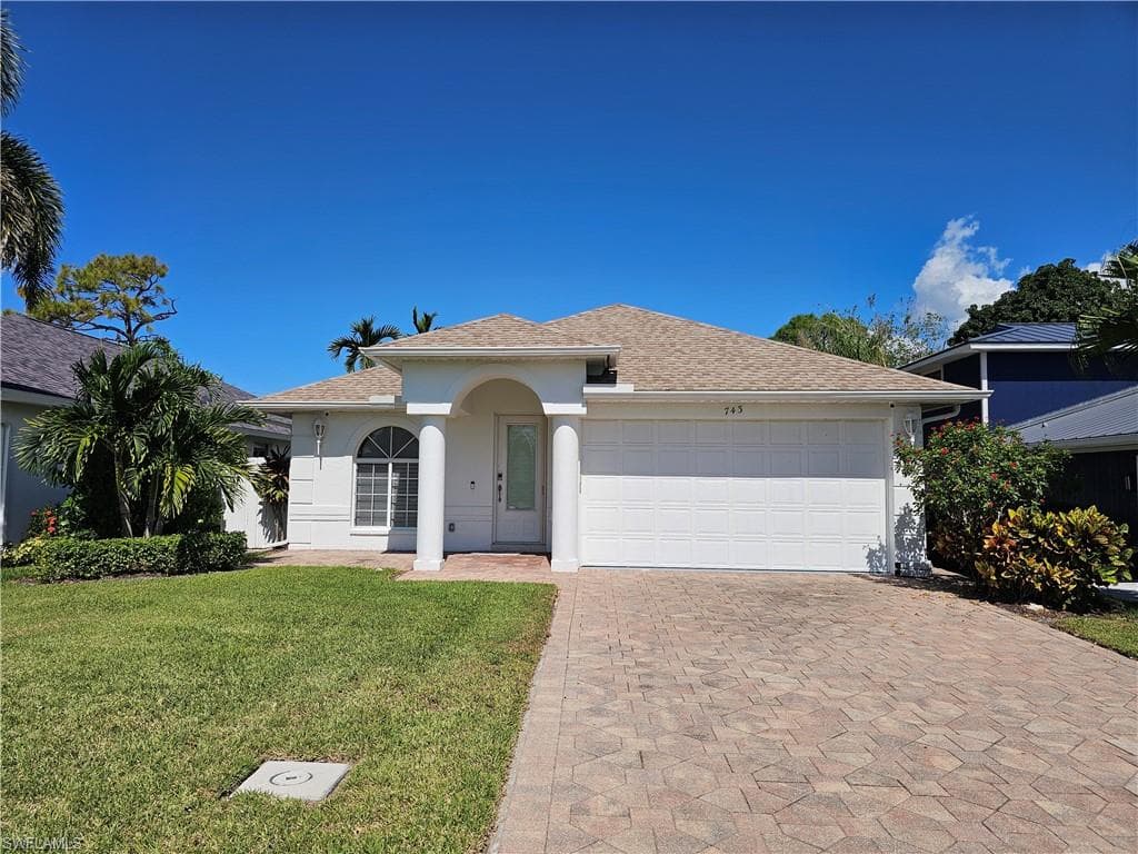 743 98th Ave N, Naples, FL 34108-1