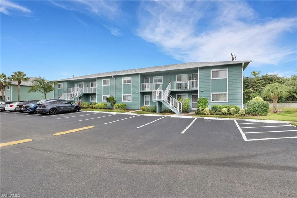 146 Cypress Way E 7, Naples, FL 34110-24