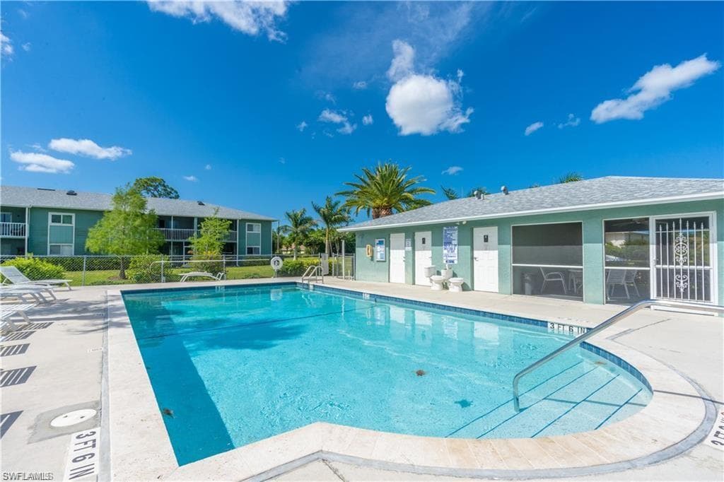 146 Cypress Way E 7, Naples, FL 34110-26