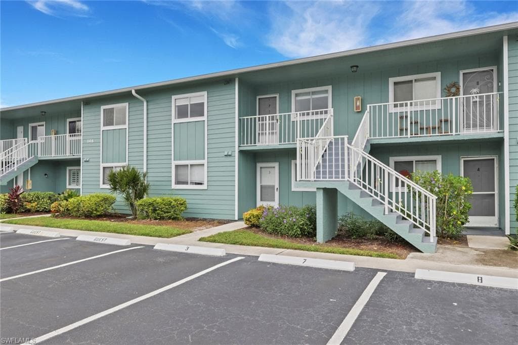 146 Cypress Way E 7, Naples, FL 34110-2