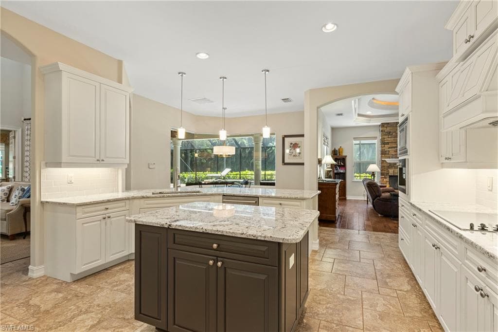 2116 Harlans Run, Naples, FL 34105-9