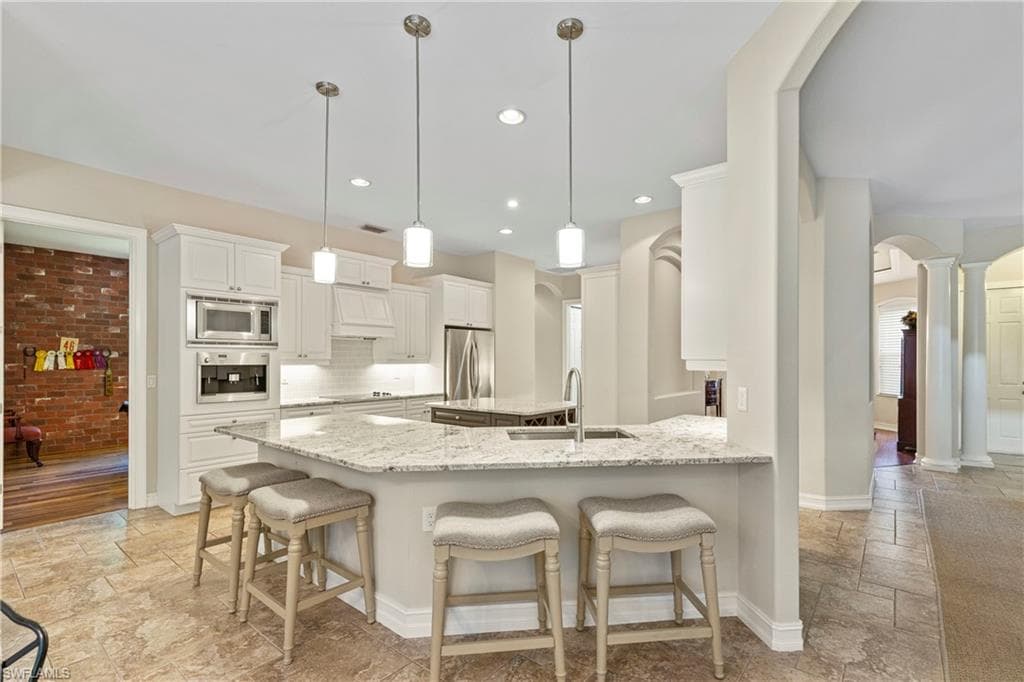 2116 Harlans Run, Naples, FL 34105-11