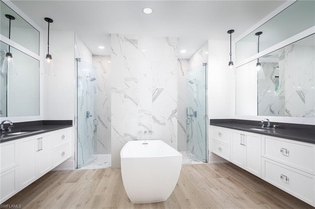 5772 Green Blvd, Naples, FL 34116-12