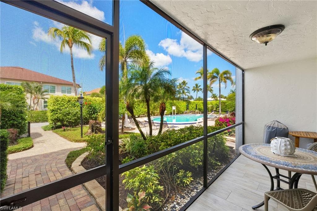 1060 6th St S 1060, Naples, FL 34102-25