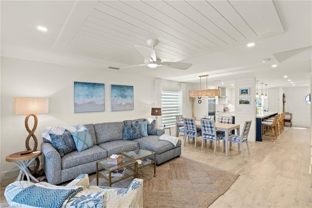 1060 6th St S 1060, Naples, FL 34102-2