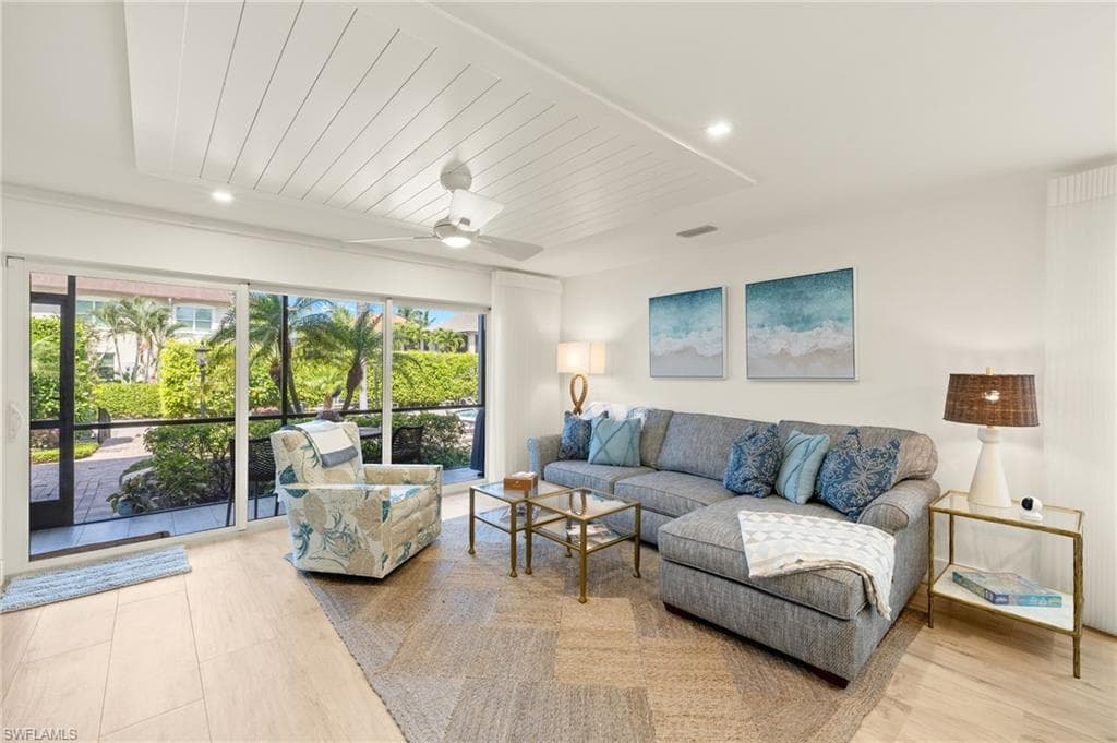 1060 6th St S 1060, Naples, FL 34102-3