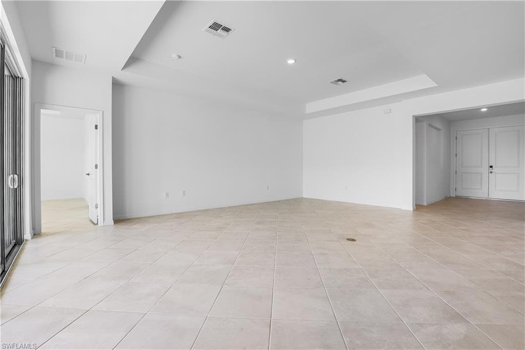 3927 45th Ln, Cape Coral, FL 33993-8