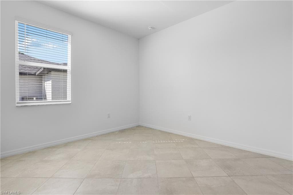 3927 45th Ln, Cape Coral, FL 33993-15