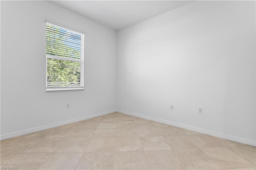 3927 45th Ln, Cape Coral, FL 33993-17