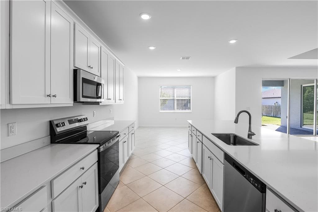 3927 45th Ln, Cape Coral, FL 33993-4