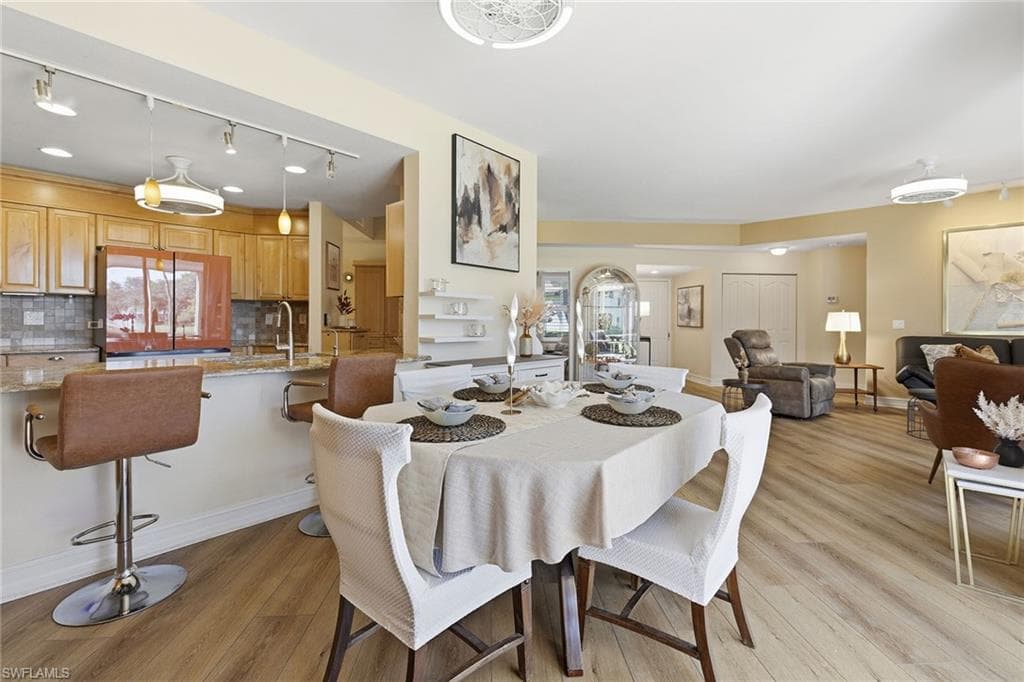 900 Diamond Cir 905, Naples, FL 34110-12