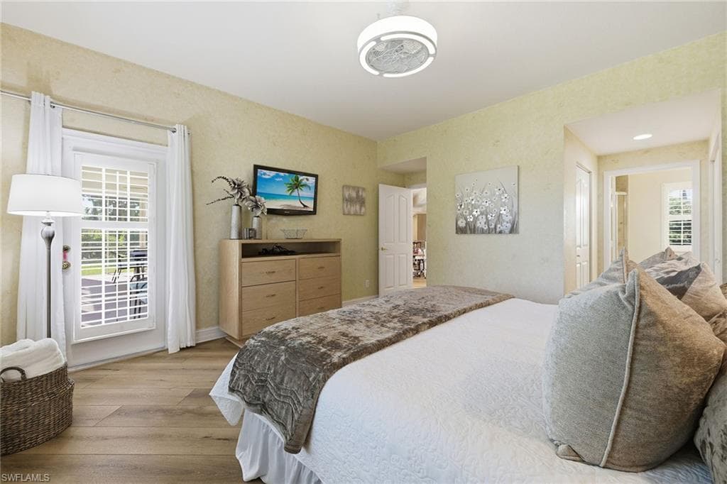 900 Diamond Cir 905, Naples, FL 34110-19