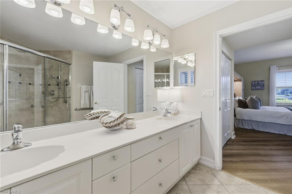 900 Diamond Cir 905, Naples, FL 34110-22