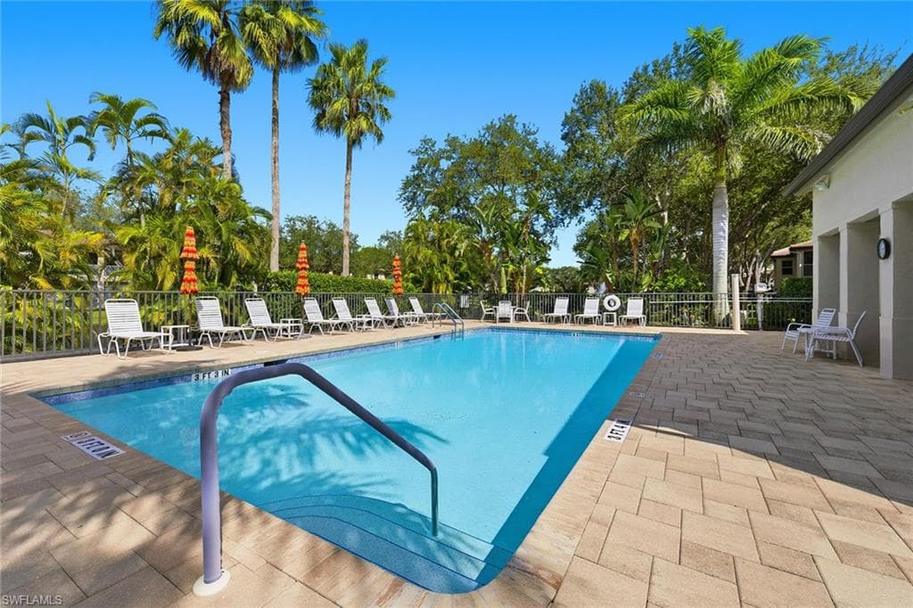 900 Diamond Cir 905, Naples, FL 34110-44