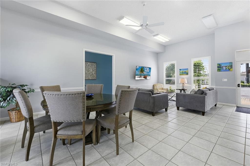 900 Diamond Cir 905, Naples, FL 34110-45