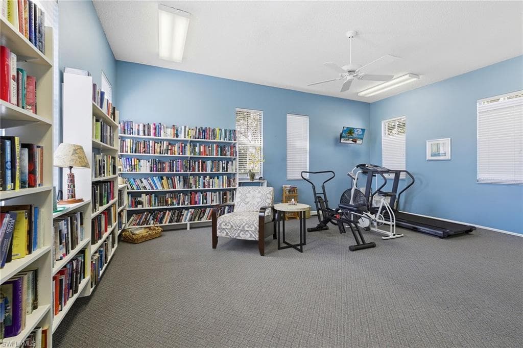 900 Diamond Cir 905, Naples, FL 34110-49