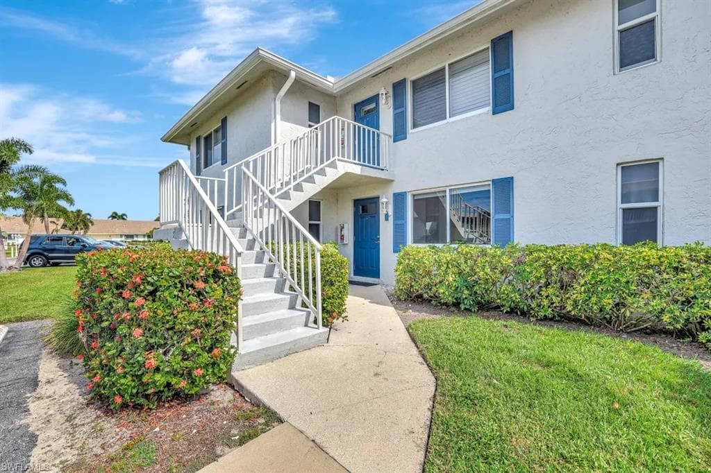 250 Candycane Ln 1013, Naples, FL 34112-15