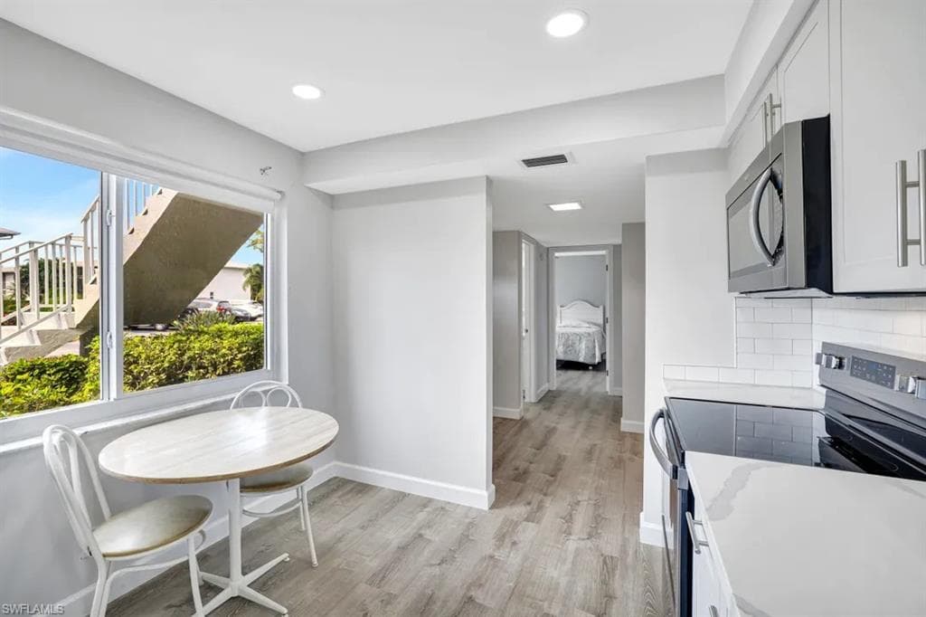 250 Candycane Ln 1013, Naples, FL 34112-2