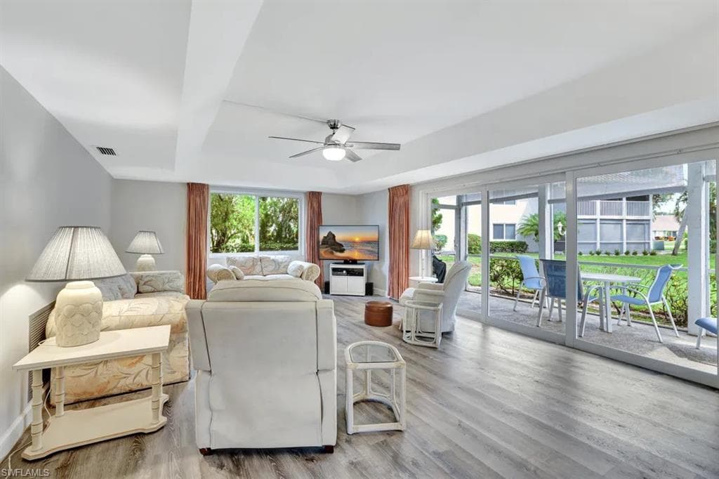 250 Candycane Ln 1013, Naples, FL 34112-5