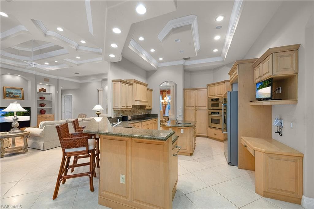 258 9th Ave S, Naples, FL 34102-8