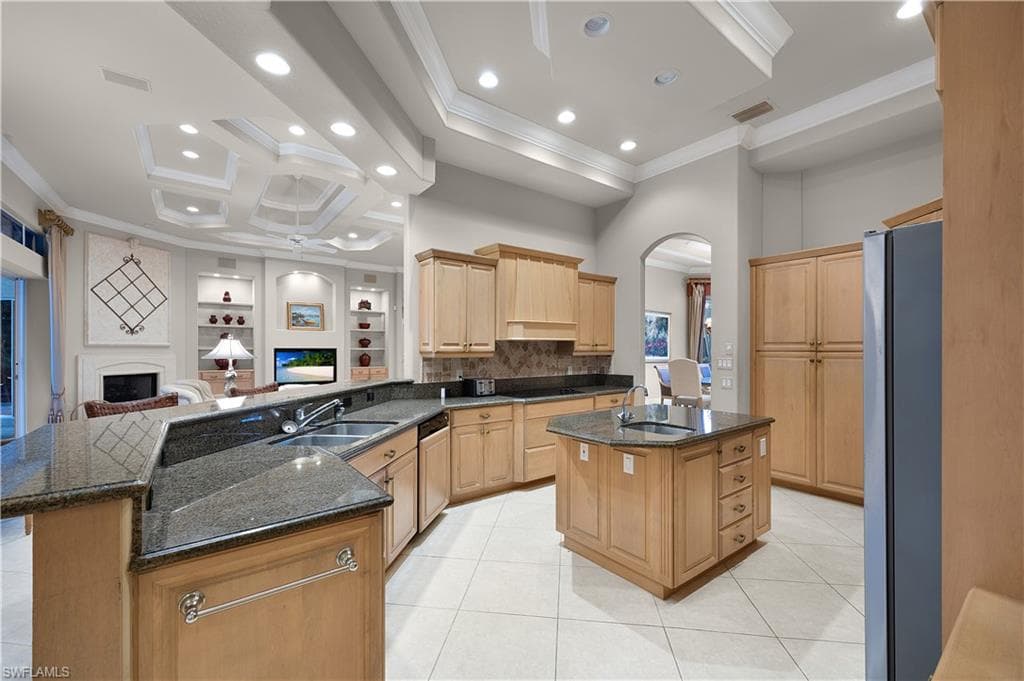 258 9th Ave S, Naples, FL 34102-10