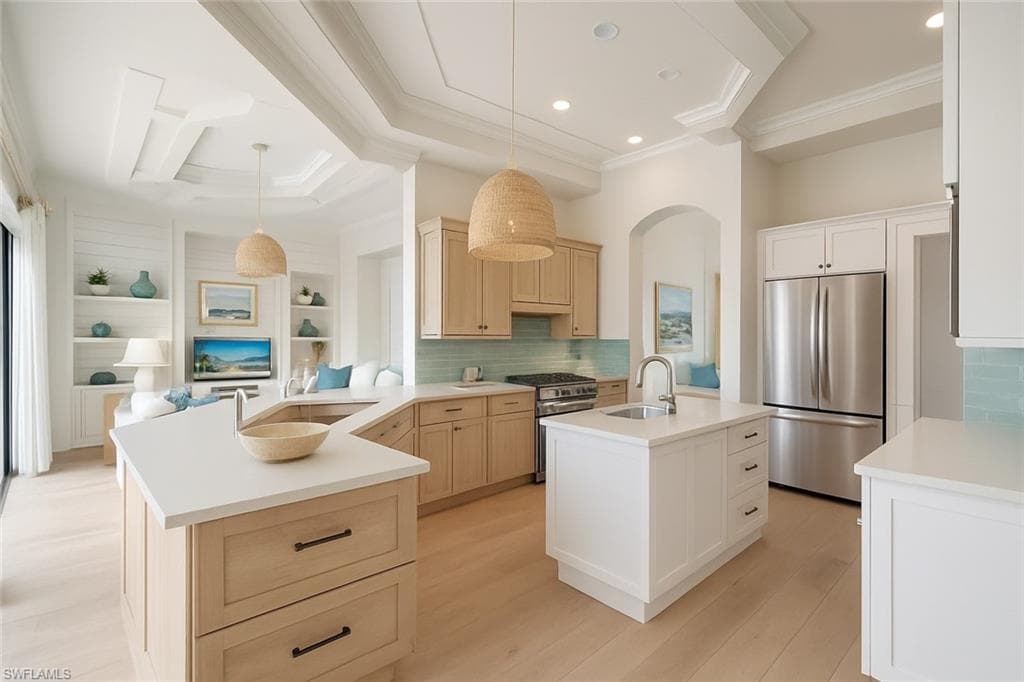 258 9th Ave S, Naples, FL 34102-11