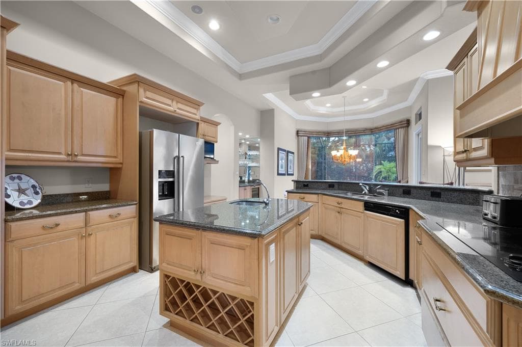 258 9th Ave S, Naples, FL 34102-12