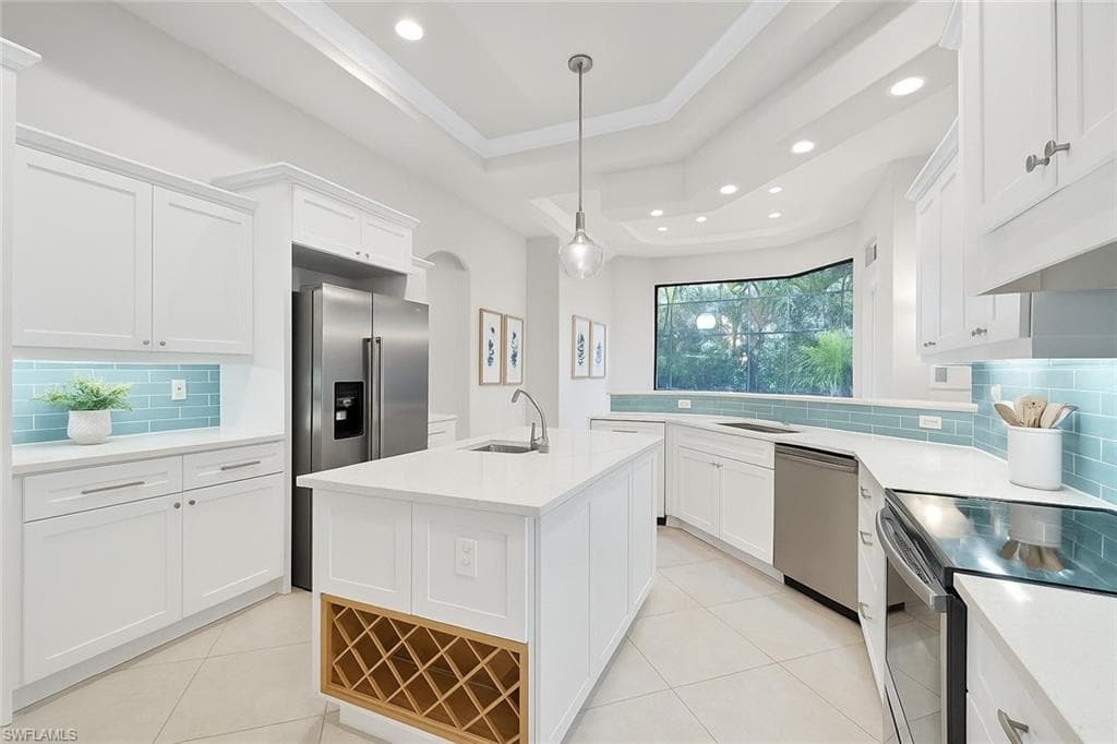 258 9th Ave S, Naples, FL 34102-13