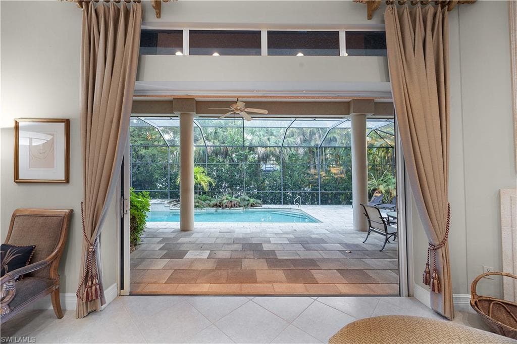 258 9th Ave S, Naples, FL 34102-14