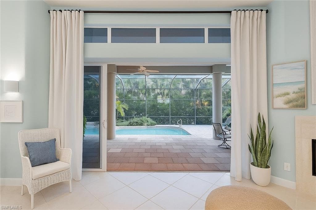 258 9th Ave S, Naples, FL 34102-15