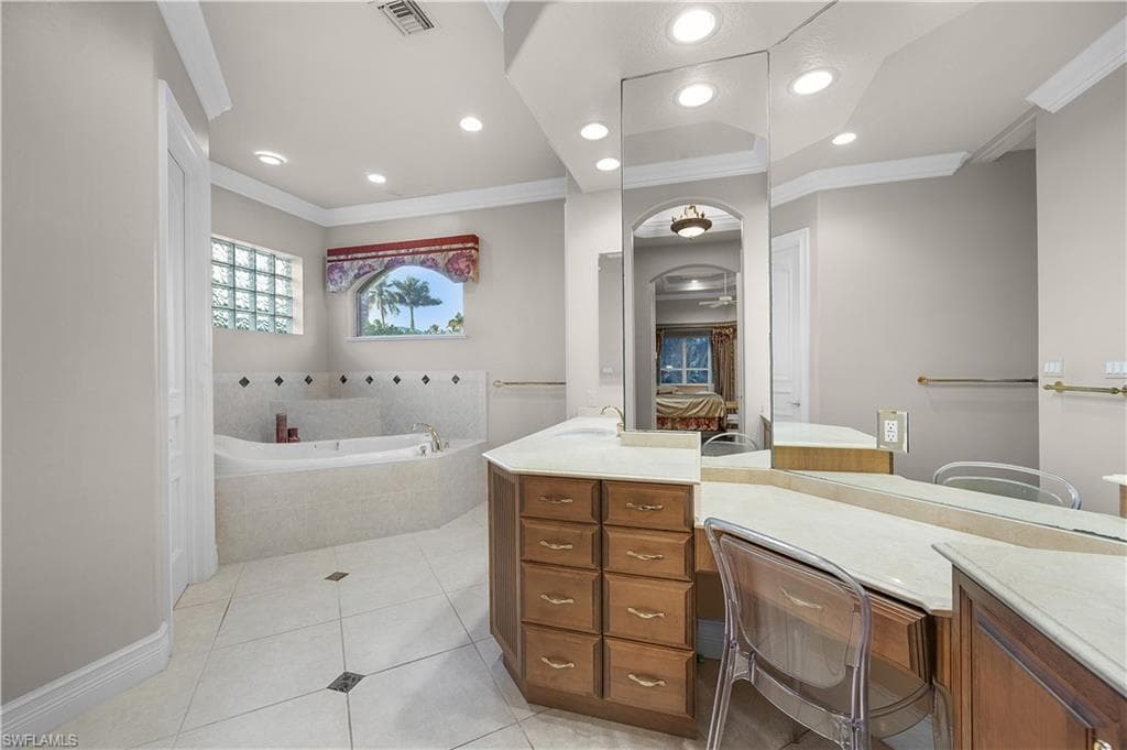 258 9th Ave S, Naples, FL 34102-16