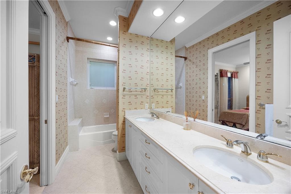 258 9th Ave S, Naples, FL 34102-20