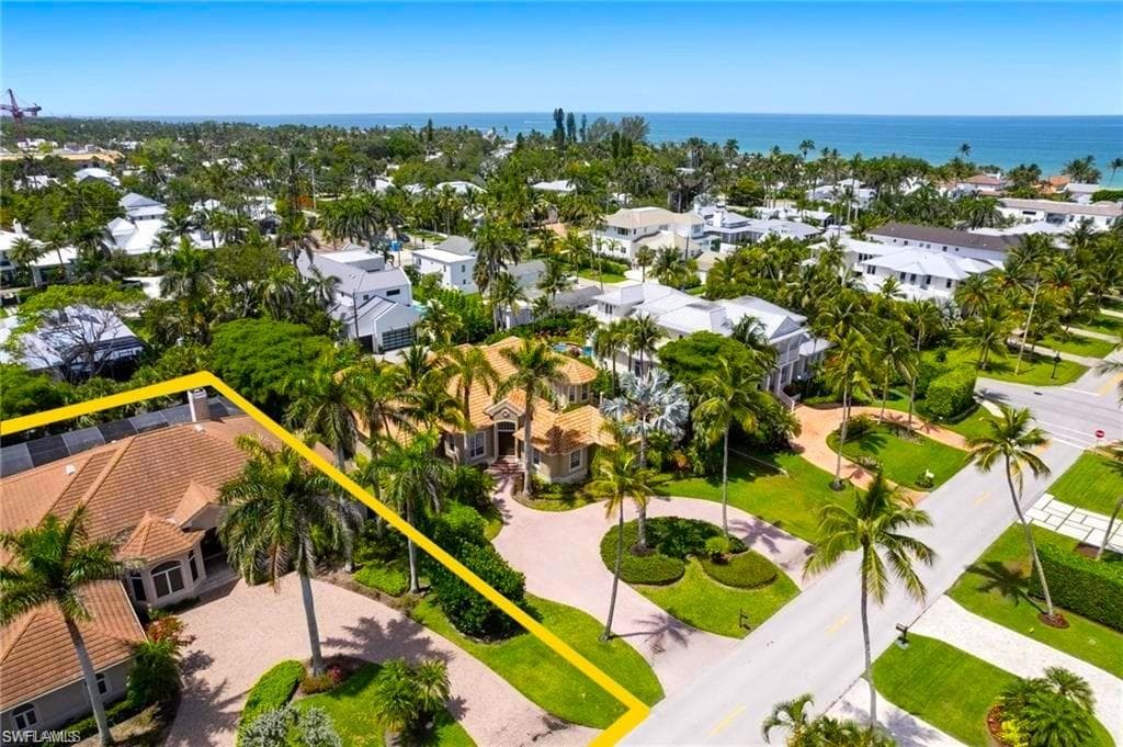 258 9th Ave S, Naples, FL 34102-1