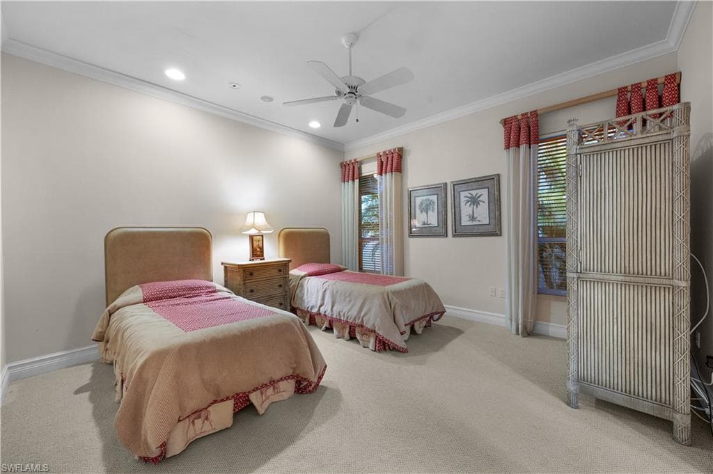 258 9th Ave S, Naples, FL 34102-37