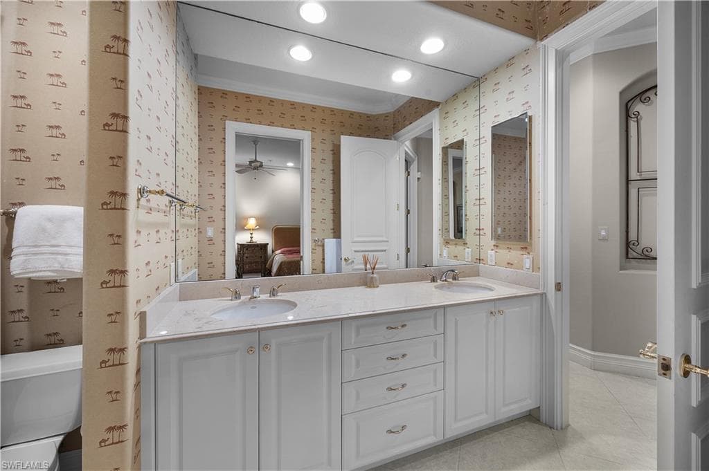 258 9th Ave S, Naples, FL 34102-41